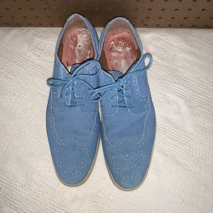 9.5 Med light blue Nubuck wingtip shoes.